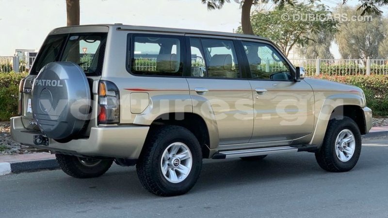 Big with watermark nissan safari estuary import dubai 6871