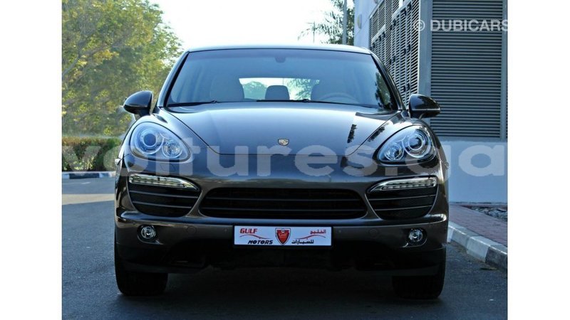 Big with watermark porsche cayenne estuary import dubai 6872