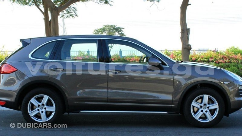 Big with watermark porsche cayenne estuary import dubai 6872