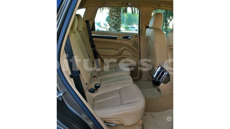 Big with watermark porsche cayenne estuary import dubai 6872