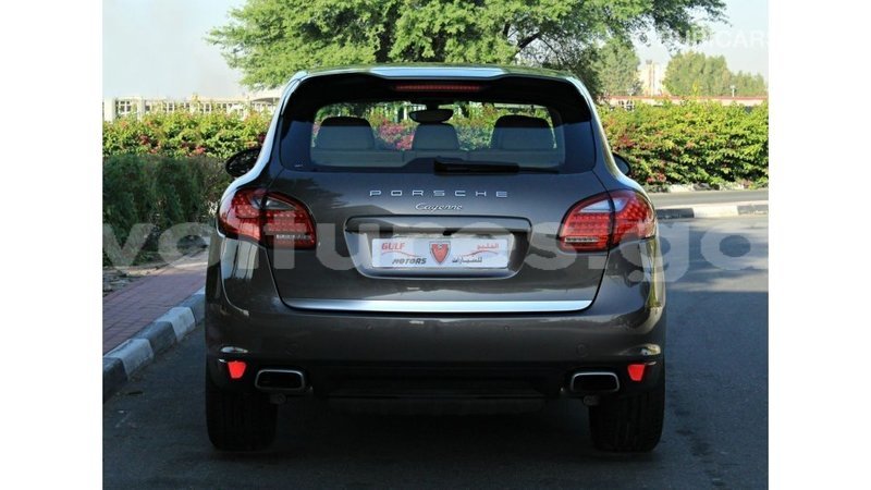 Big with watermark porsche cayenne estuary import dubai 6872