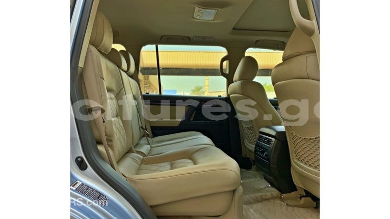 Big with watermark toyota land cruiser estuary import dubai 6878