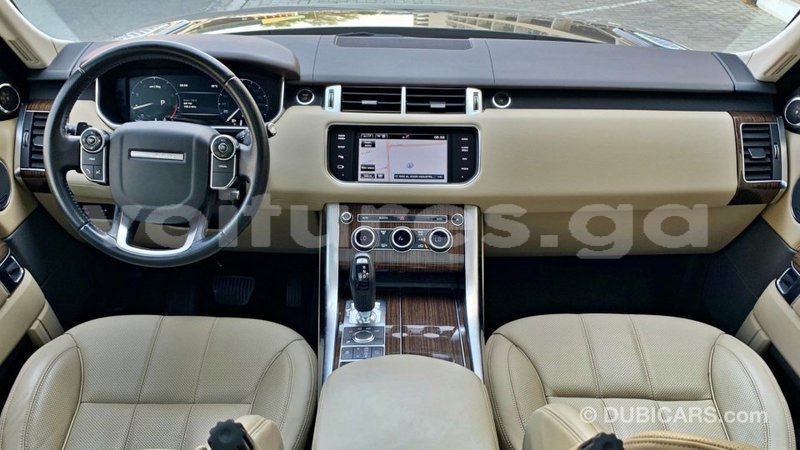 Big with watermark land rover range rover estuary import dubai 6880