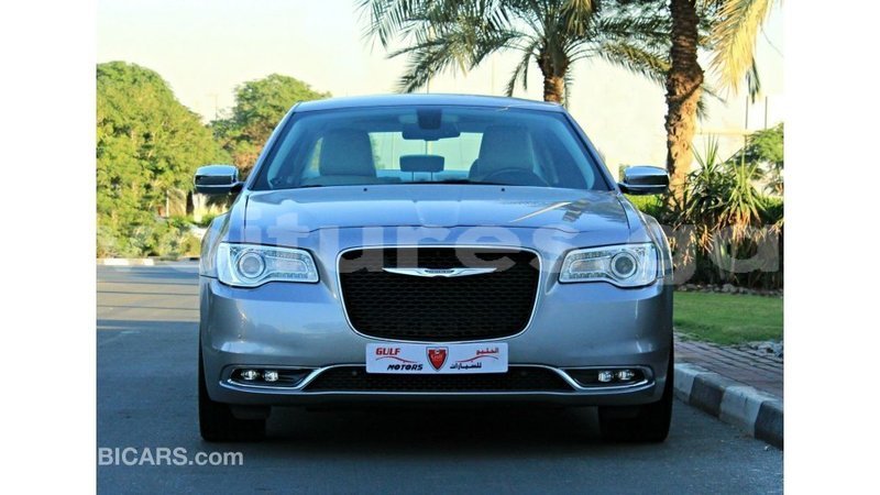 Big with watermark chrysler 300 estuary import dubai 6885