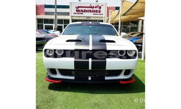 Acheter Import Voiture Dodge Challenger Blanc à Import - Dubai, Estuaire Acheter Import Voiture Dodge Challenger Blanc à Import - Dubai, Estuaire