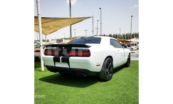 Acheter Import Voiture Dodge Challenger Blanc à Import - Dubai, Estuaire Acheter Import Voiture Dodge Challenger Blanc à Import - Dubai, Estuaire