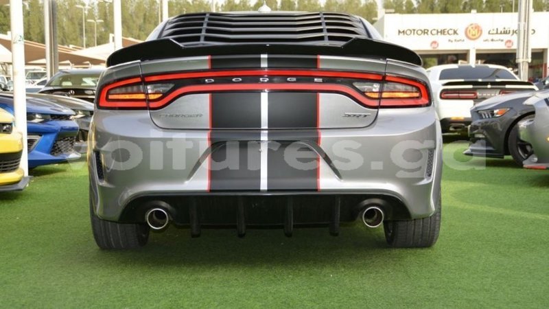 Big with watermark dodge charger estuary import dubai 6892