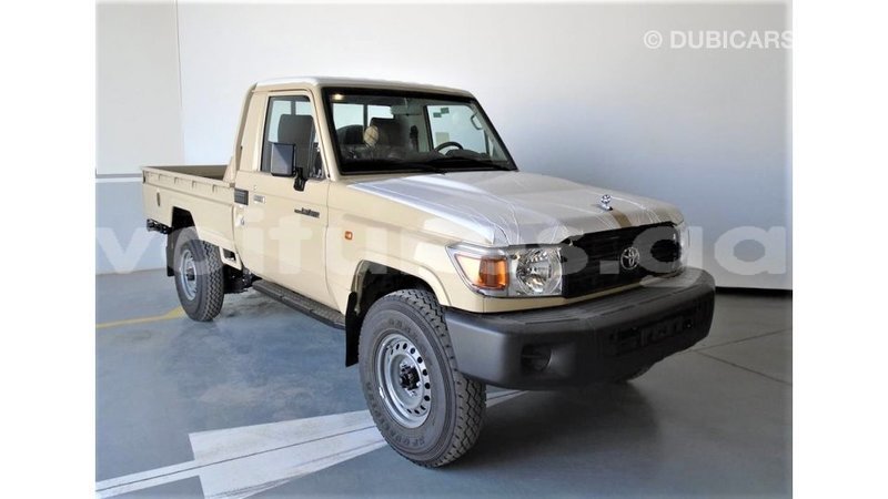 Big with watermark toyota land cruiser estuary import dubai 6897