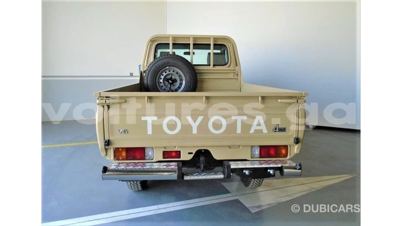 Big with watermark toyota land cruiser estuary import dubai 6897