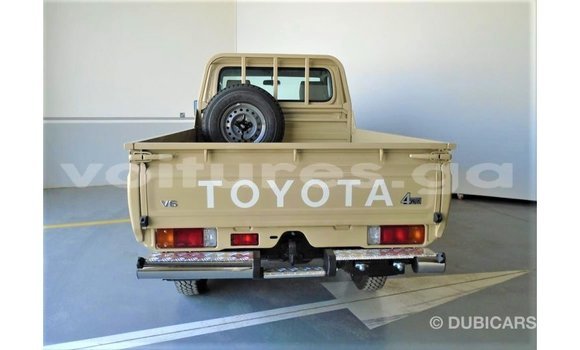 Acheter Import Voiture Toyota Land Cruiser Beige à Import - Dubai, Estuaire Acheter Import Voiture Toyota Land Cruiser Beige à Import - Dubai, Estuaire