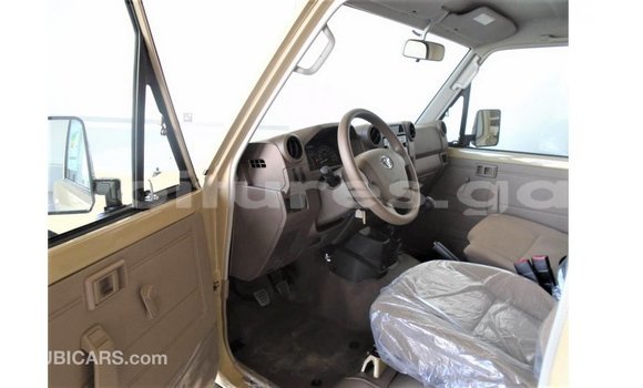 Acheter Import Voiture Toyota Land Cruiser Beige à Import - Dubai, Estuaire Acheter Import Voiture Toyota Land Cruiser Beige à Import - Dubai, Estuaire