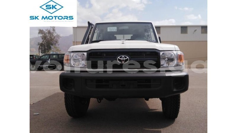 Big with watermark toyota land cruiser estuary import dubai 6900