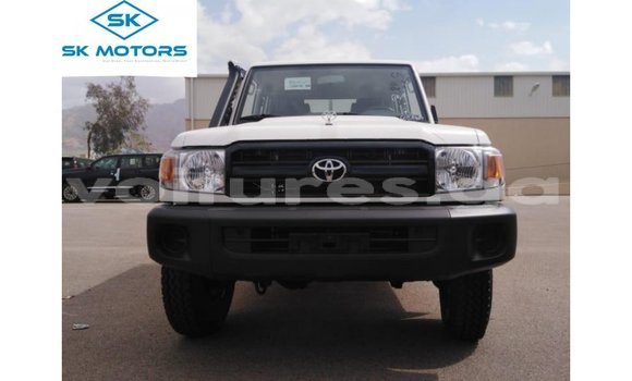 Buy Import Toyota Land Cruiser White Car in Import - Dubai in Estuary Buy Import Toyota Land Cruiser White Car in Import - Dubai in Estuary