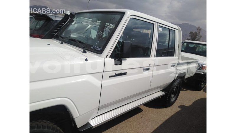 Big with watermark toyota land cruiser estuary import dubai 6900