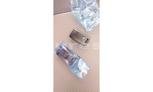 Buy Import Toyota Land Cruiser White Car in Import - Dubai in Estuary Buy Import Toyota Land Cruiser White Car in Import - Dubai in Estuary