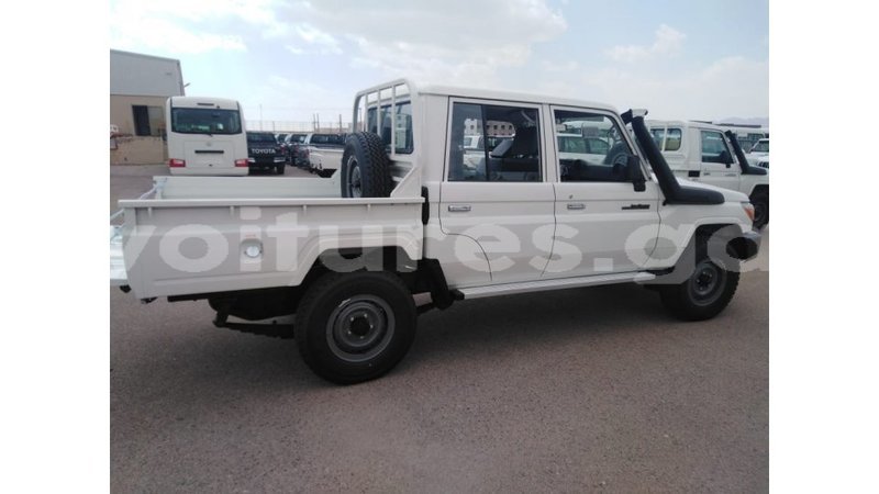 Big with watermark toyota land cruiser estuary import dubai 6900