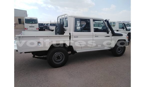 Buy Import Toyota Land Cruiser White Car in Import - Dubai in Estuary Buy Import Toyota Land Cruiser White Car in Import - Dubai in Estuary