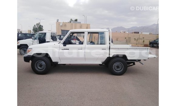Buy Import Toyota Land Cruiser White Car in Import - Dubai in Estuary Buy Import Toyota Land Cruiser White Car in Import - Dubai in Estuary