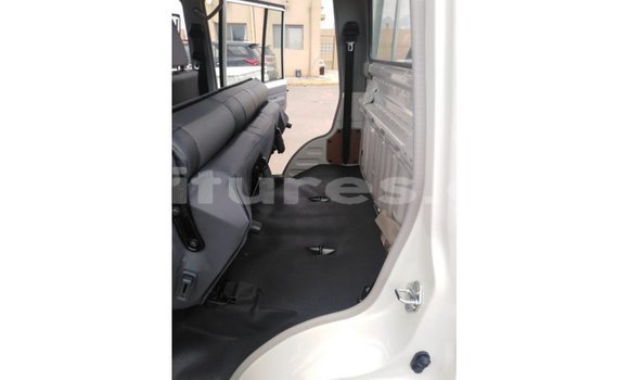 Buy Import Toyota Land Cruiser White Car in Import - Dubai in Estuary Buy Import Toyota Land Cruiser White Car in Import - Dubai in Estuary
