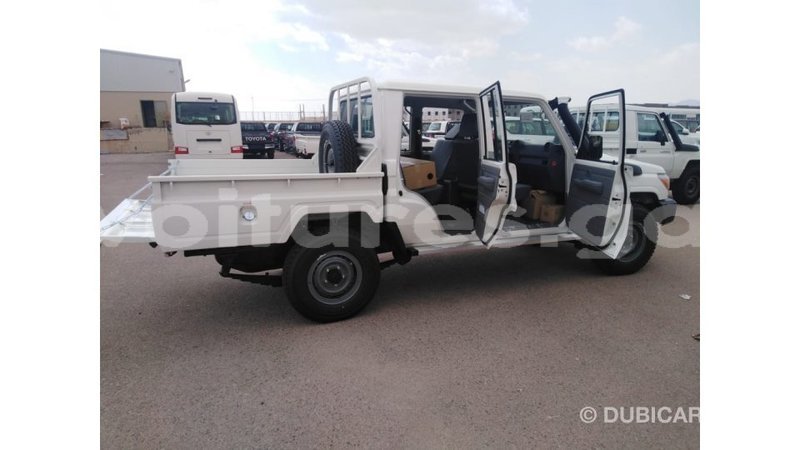 Big with watermark toyota land cruiser estuary import dubai 6900