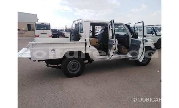 Buy Import Toyota Land Cruiser White Car in Import - Dubai in Estuary Buy Import Toyota Land Cruiser White Car in Import - Dubai in Estuary