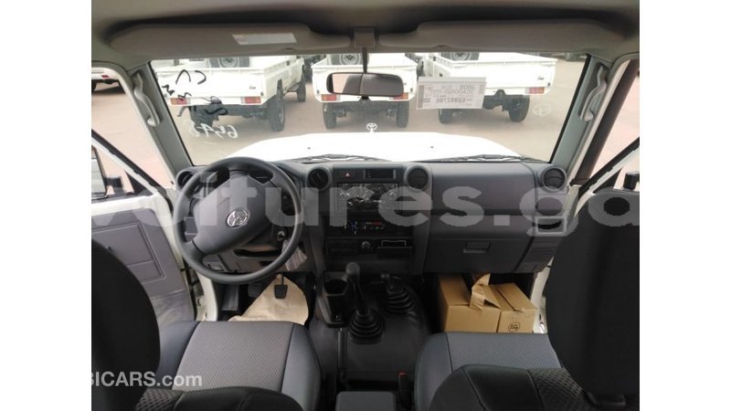 Big with watermark toyota land cruiser estuary import dubai 6900