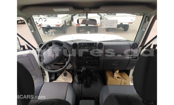 Buy Import Toyota Land Cruiser White Car in Import - Dubai in Estuary Buy Import Toyota Land Cruiser White Car in Import - Dubai in Estuary