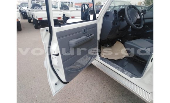 Buy Import Toyota Land Cruiser White Car in Import - Dubai in Estuary Buy Import Toyota Land Cruiser White Car in Import - Dubai in Estuary