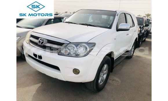 Acheter Import Voiture Toyota Fortuner Blanc à Import - Dubai, Estuaire