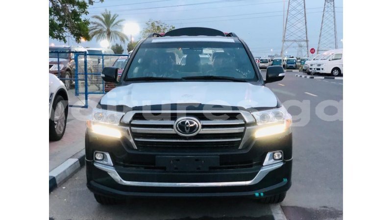 Big with watermark toyota da estuary import dubai 6905