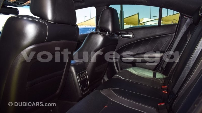 Big with watermark dodge charger estuary import dubai 6908