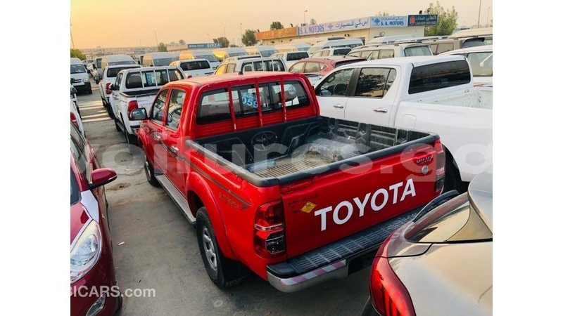 Big with watermark toyota hilux estuary import dubai 6909