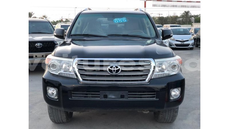 Big with watermark toyota land cruiser estuary import dubai 6910