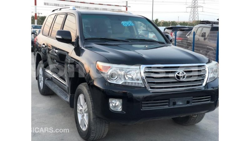 Big with watermark toyota land cruiser estuary import dubai 6910