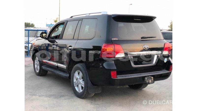 Big with watermark toyota land cruiser estuary import dubai 6910