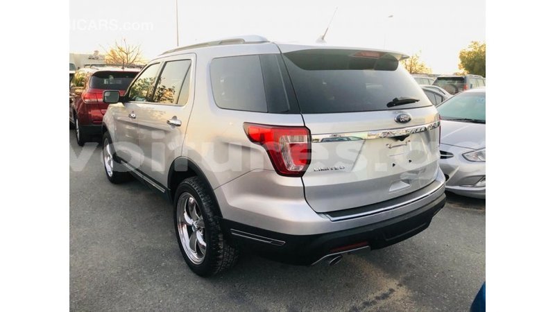 Big with watermark ford explorer estuary import dubai 6911