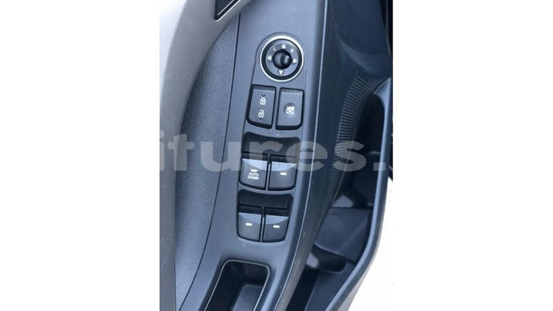 Big with watermark hyundai elantra estuary import dubai 6913