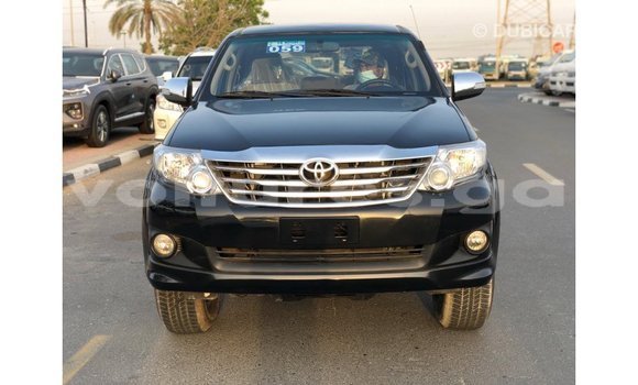 Acheter Import Voiture Toyota Fortuner Noir à Import - Dubai, Estuaire Acheter Import Voiture Toyota Fortuner Noir à Import - Dubai, Estuaire