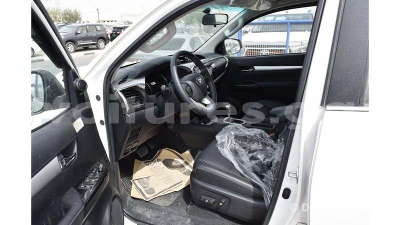 Big with watermark toyota hilux estuary import dubai 6916