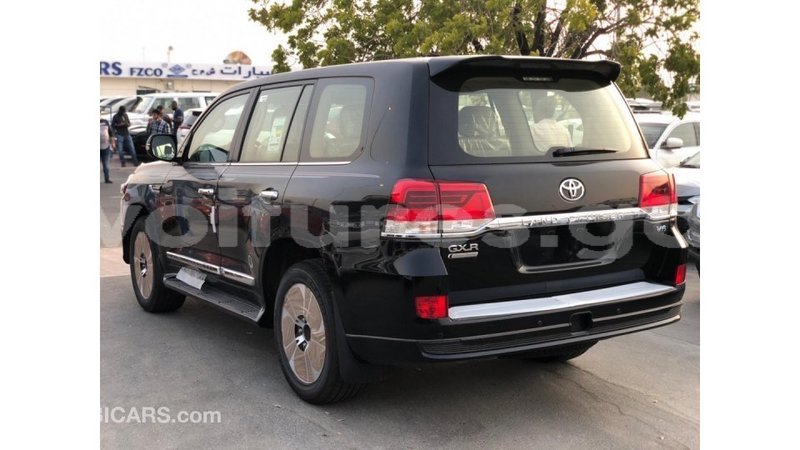 Big with watermark toyota land cruiser estuary import dubai 6920