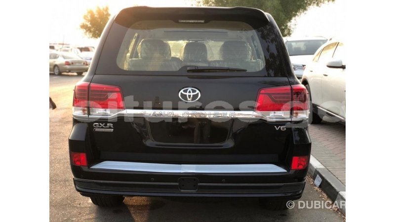 Big with watermark toyota land cruiser estuary import dubai 6920