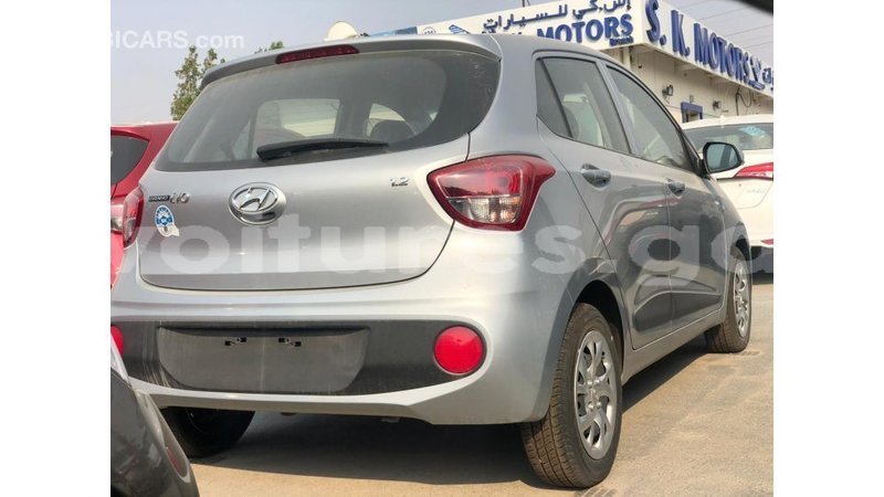 Big with watermark hyundai i10 estuary import dubai 6921