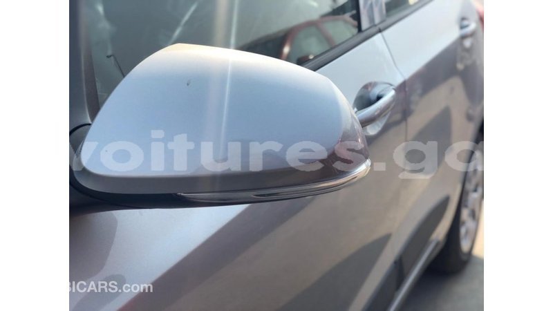 Big with watermark hyundai i10 estuary import dubai 6921