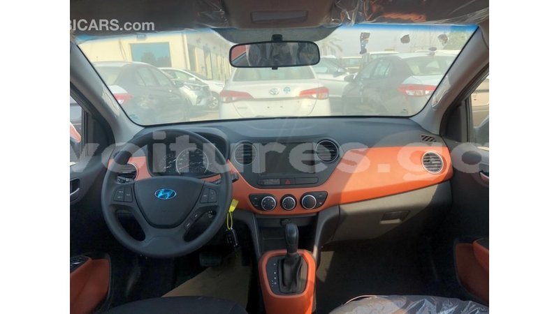 Big with watermark hyundai i10 estuary import dubai 6921