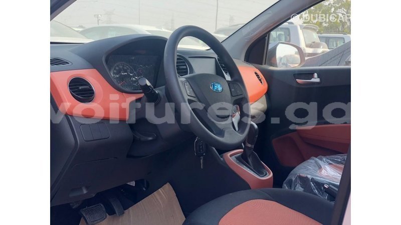 Big with watermark hyundai i10 estuary import dubai 6921