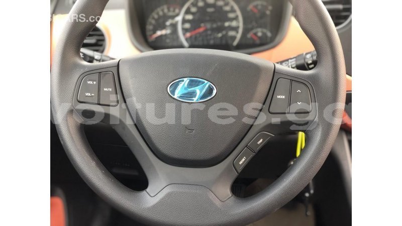 Big with watermark hyundai i10 estuary import dubai 6921