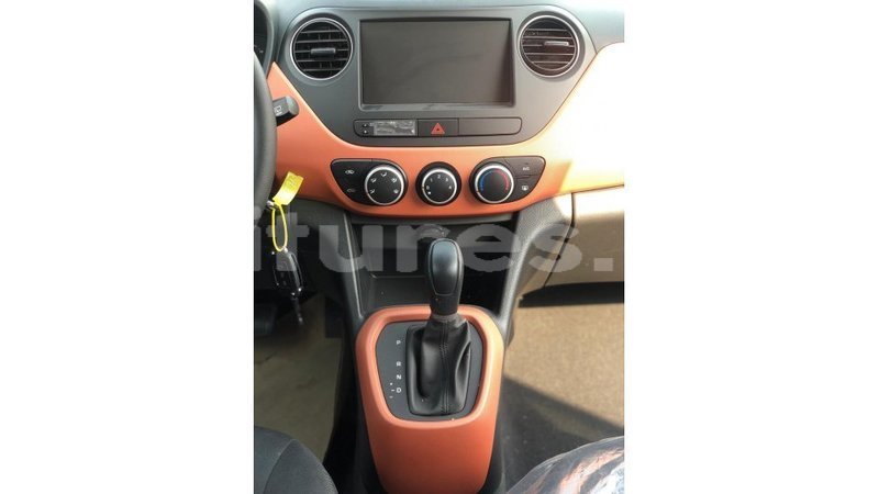 Big with watermark hyundai i10 estuary import dubai 6921