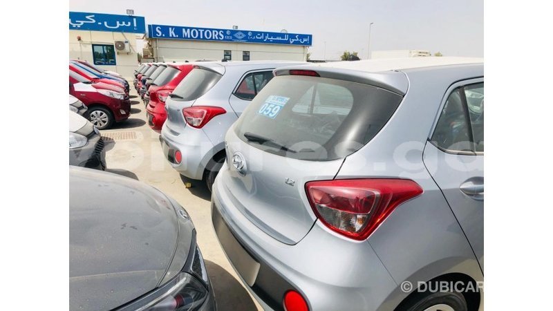 Big with watermark hyundai i10 estuary import dubai 6921