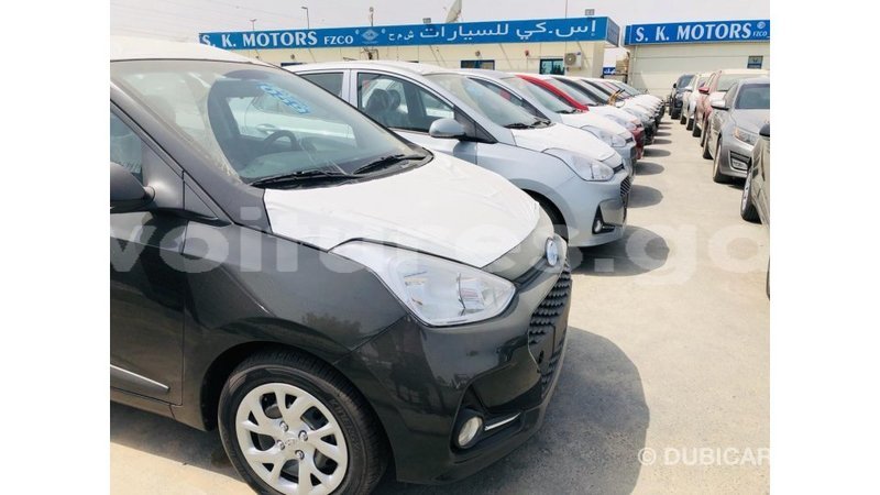 Big with watermark hyundai i10 estuary import dubai 6921