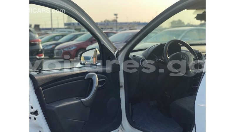 Big with watermark renault duster estuary import dubai 6924